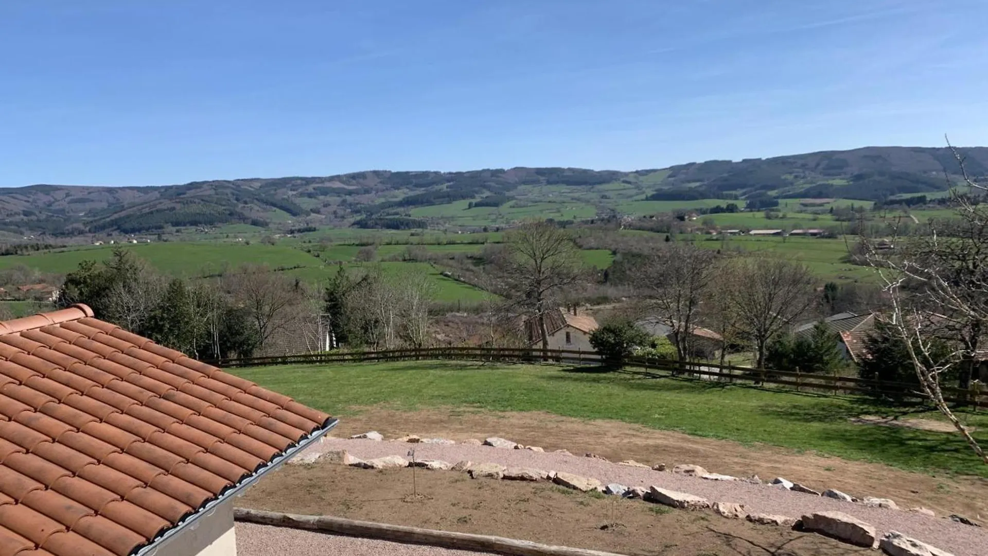 Gite 4 Pers, Terrasse & Jardin, Pres Des Bois Noirs - Fr-1-496-348 Saint-Priest-la-Prugne 0*,  France